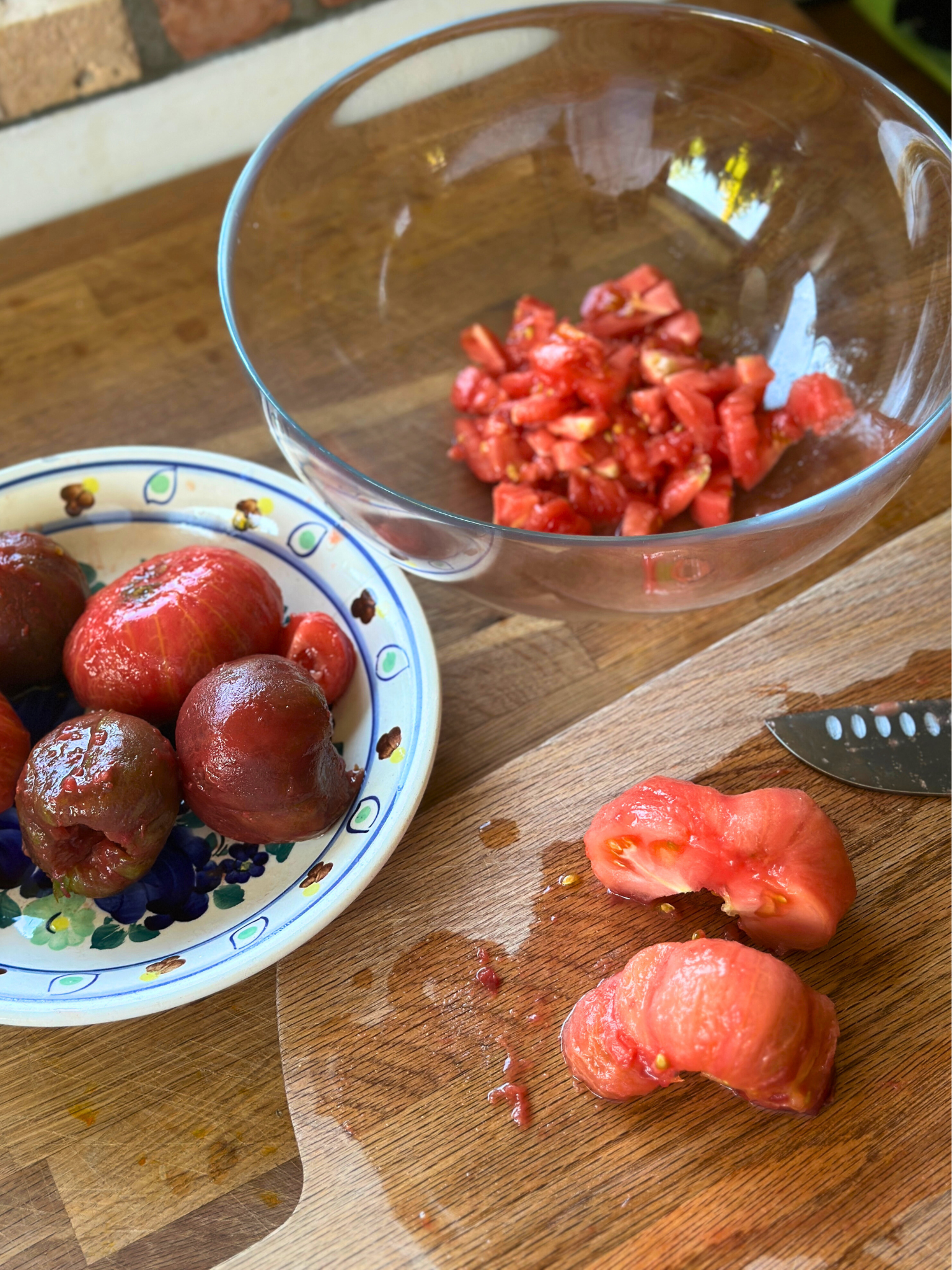 obieramy i kroimy pomidory