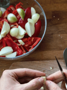 zupa aztecka pokrojone warzywa