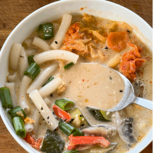 dekorujemy szybką zupę tom kha