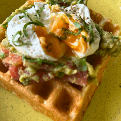 keto gofry guacamole i jajko pouche