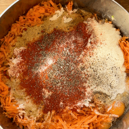 pasztet z cukinii łączymy składniki