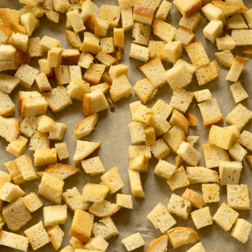 pieczemy grzanki do sałatki cezar