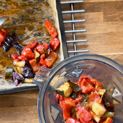 przekładamy warzywa do blendera