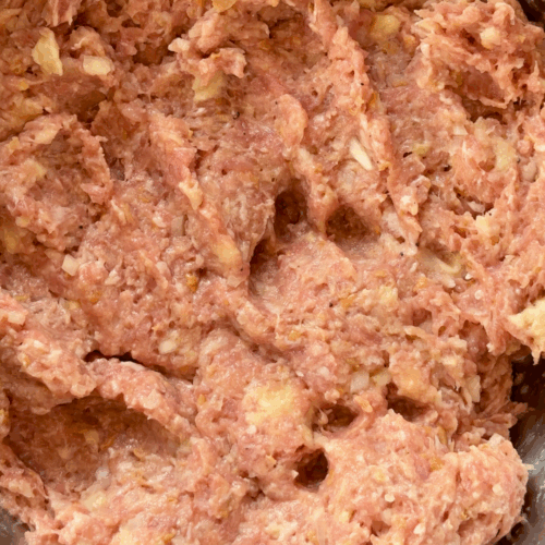 przyprawione mięsi na kotlety