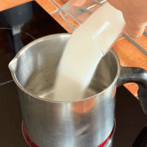 rozpuszczamy cukier w occie