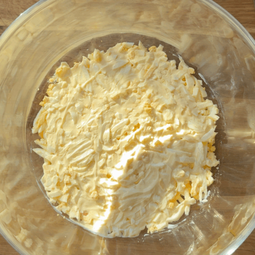 sałatka warstwowa z tuńczykiem jajka