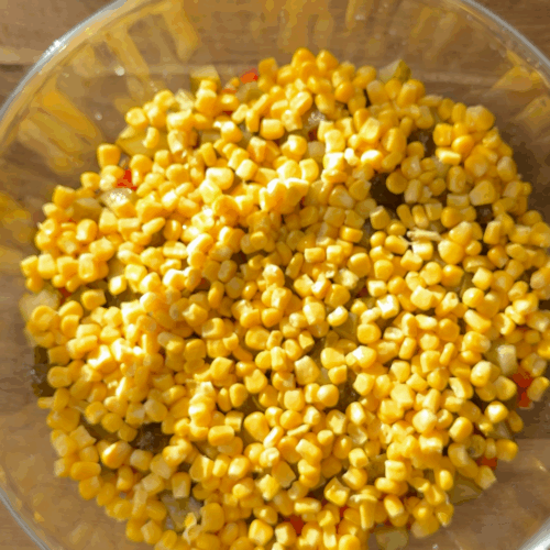 sałatka warstwowa z tuńczykiem kukurydza