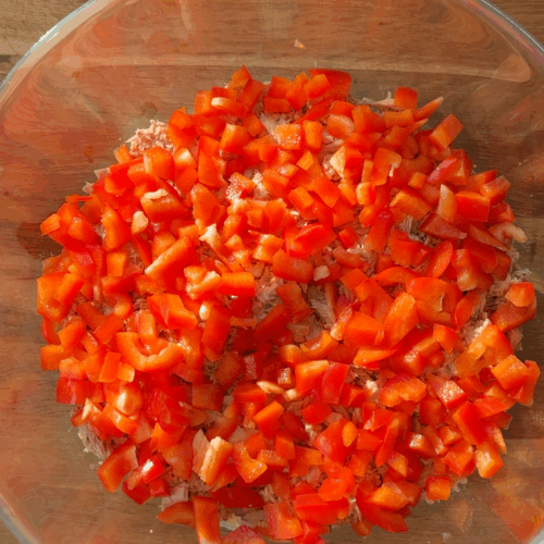 sałatka warstwowa z tuńczykiem papryka