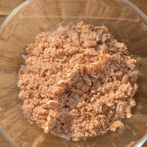 sałatka warstwowa z tuńczykiem tuńczyk