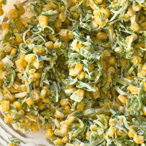 surówka z pora mieszamy