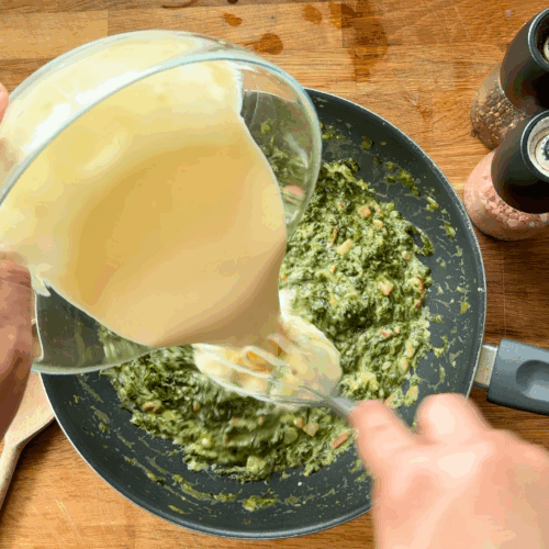 wlewamy masę do szpinaku