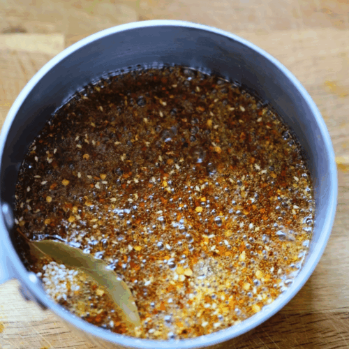 zalewamy przyprawy olejem