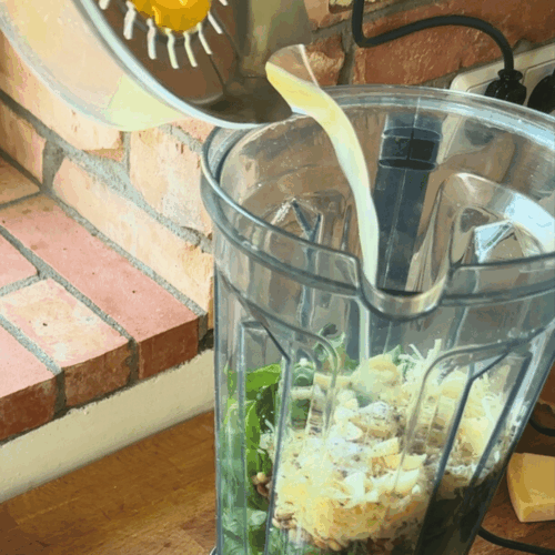 zielone pesto dodajemy sok z cytryny