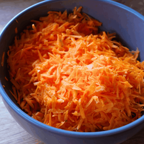 sos ragu, trzemy marchewkę