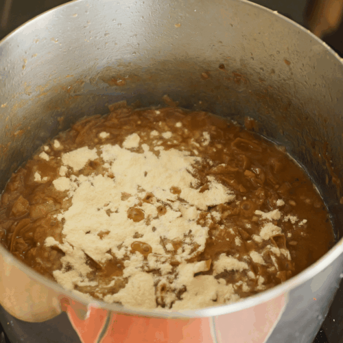 Dodaj mąkę zupa cebulowa