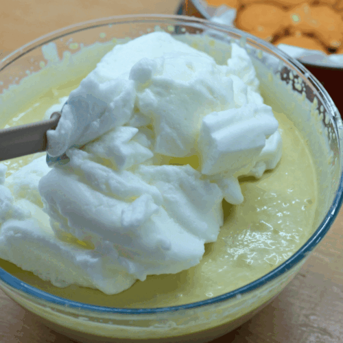 sernik pistacjowy łączenie masy z pianą