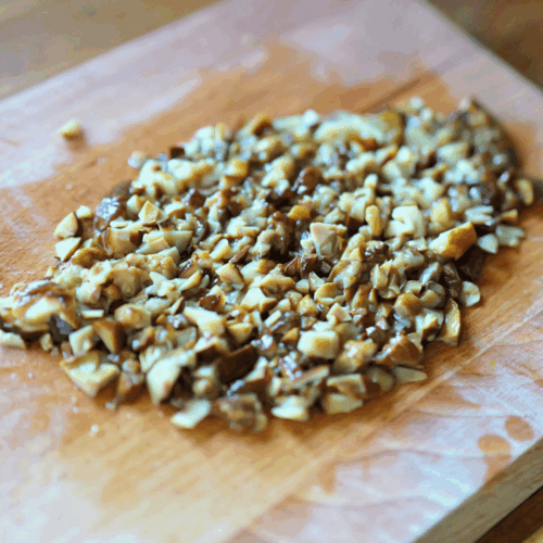 tatar ze śledzia krojenie grzybków