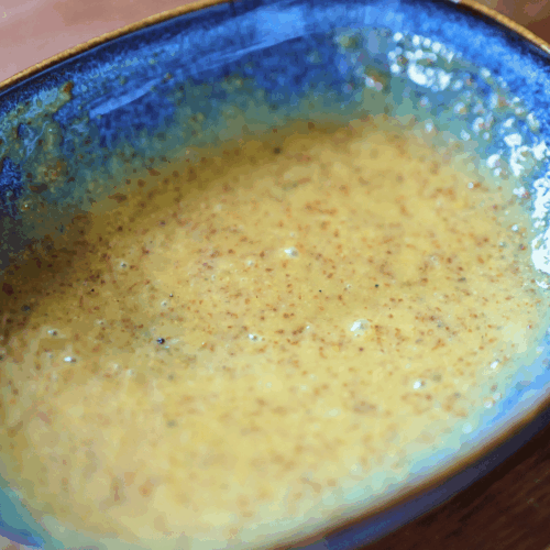 tatar ze śledzia mieszanie dressingu