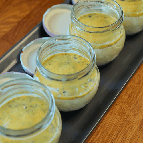 panna cotta z marakują, Nakładanie sosu