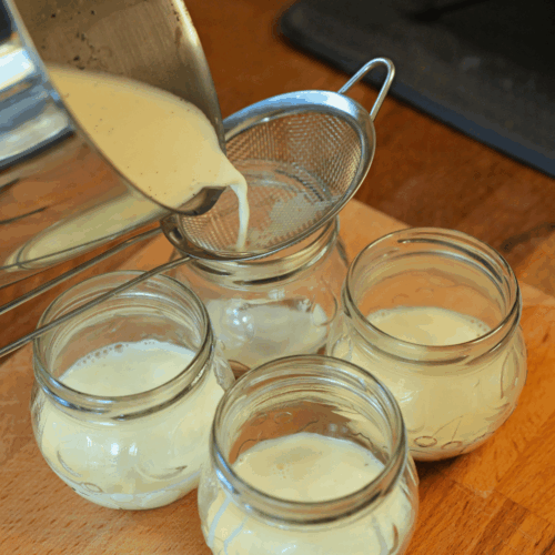 panna cotta z marakują, Nalewanie do słoiczków