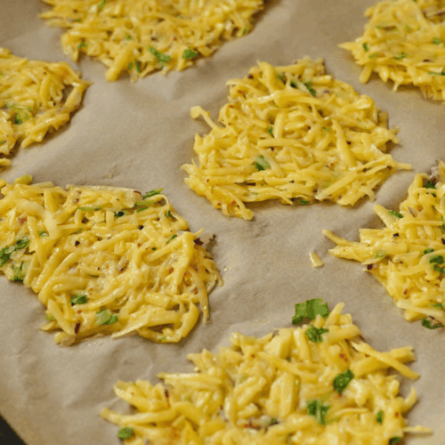 pieczone placki ziemniaczane, nakładanie placków