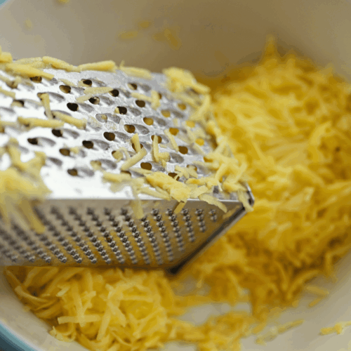 pieczone placki ziemniaczane, tarcie ziemniaków