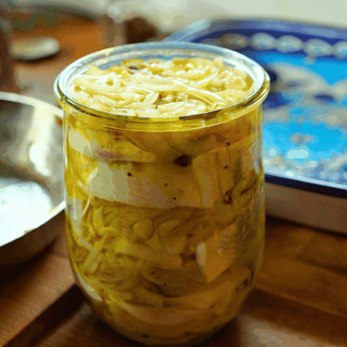 śledzie z cebulą w oleju lnianym, uzupełnienie olejem