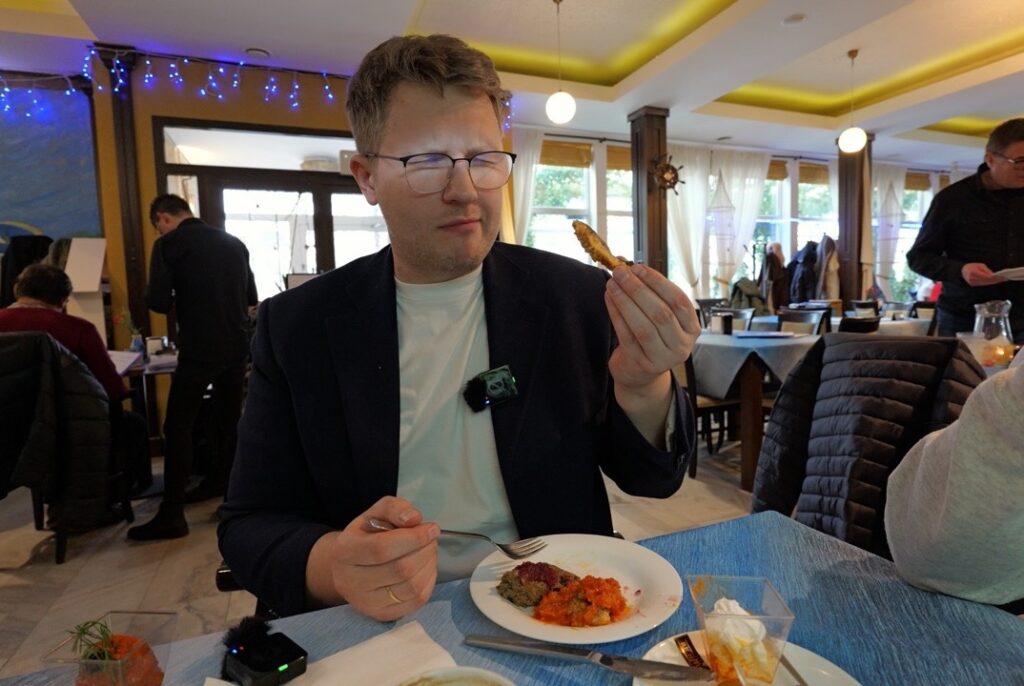 bufet śledziowy Barka Kołobrzeg śledź smażony