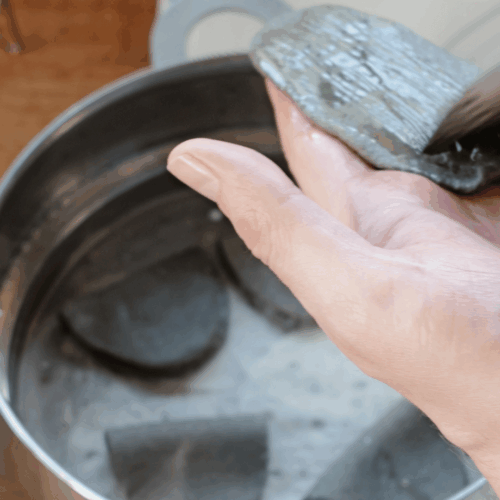 czarne bułeczki bao układanie na parowniku