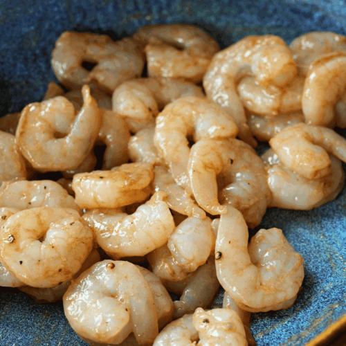 smażone krewetki z groszkiem, marynujemy krewetki